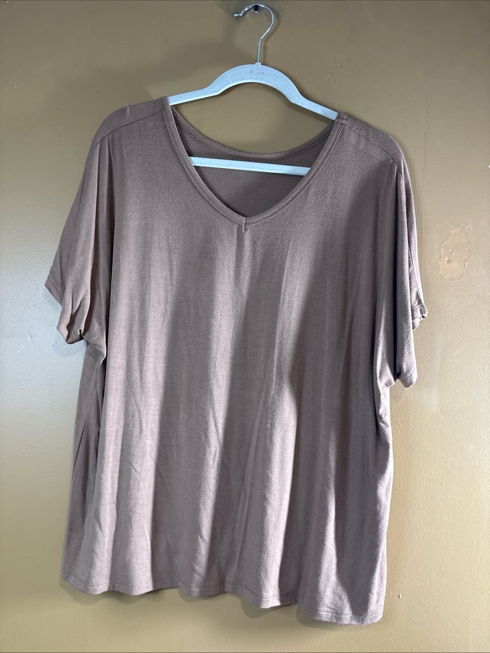 HC1028. IMAN Brown V-Neck Top Short Sleeve